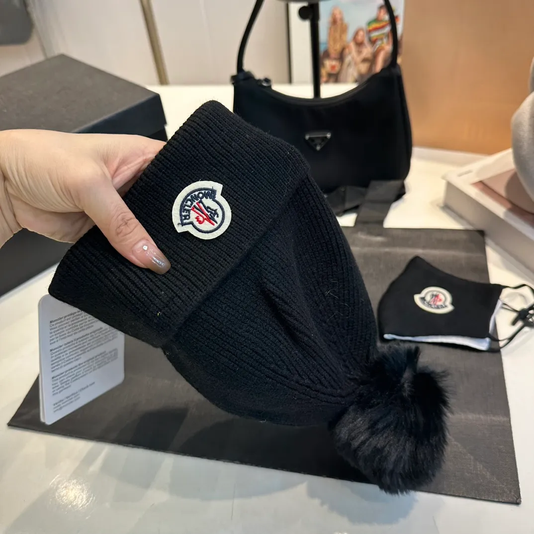 P80 Moncler muzzle hat + mask imitating cold set Autumn and winter women's wool woven warm knitted hat Cashmere soft and waxy texture, authentic quality enjoyment! Original label! High quality in stock!