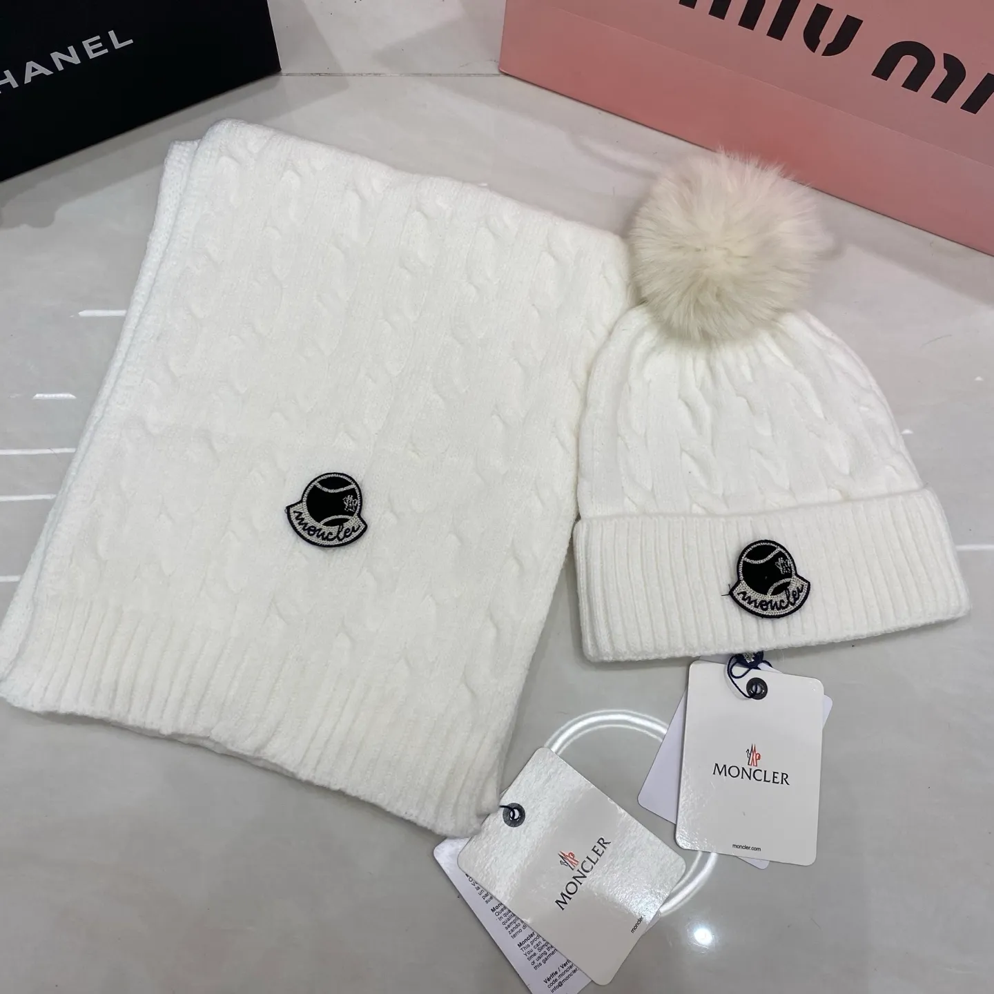 Moncler cashmere suit: scarf 🧣/cashmere knitted hat + fox fur ball