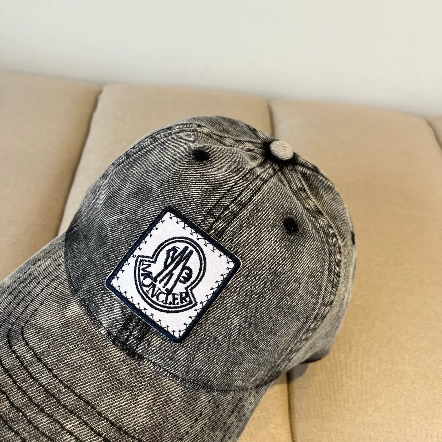P60 MONCLER Mouth Mouth 🎩Good quality, high-end and elegant, super popular 💖The texture is great, it is very easy to match when going out! Fashion trends! A must-have item for going out, the same style for men and women, get it now!