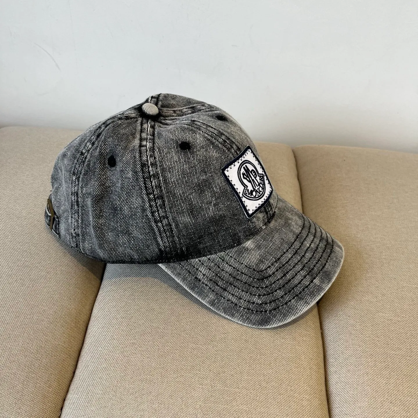 P60 MONCLER Mouth Mouth 🎩Good quality, high-end and elegant, super popular 💖The texture is great, it is very easy to match when going out! Fashion trends! A must-have item for going out, the same style for men and women, get it now!