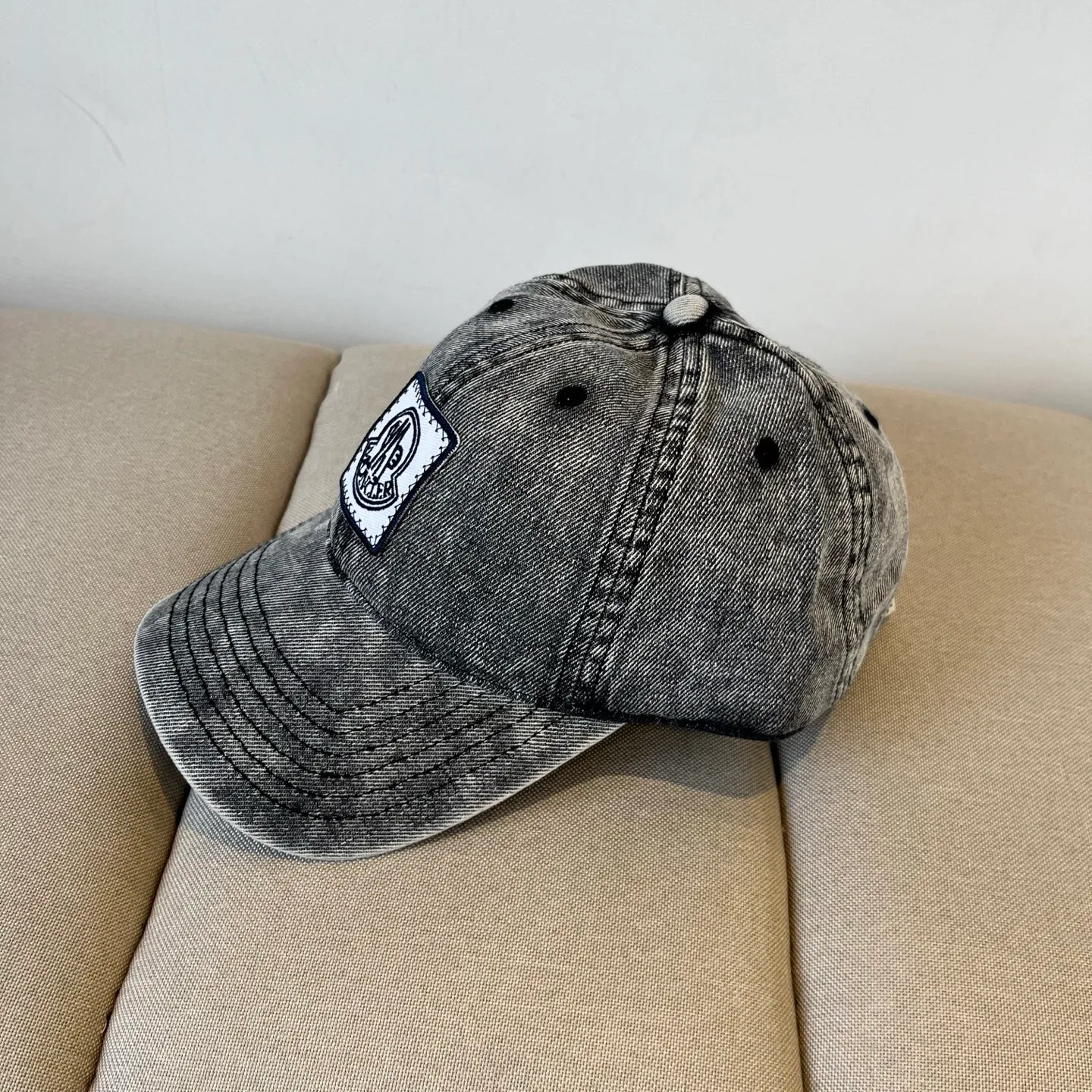 P60 MONCLER Mouth Mouth 🎩Good quality, high-end and elegant, super popular 💖The texture is great, it is very easy to match when going out! Fashion trends! A must-have item for going out, the same style for men and women, get it now!