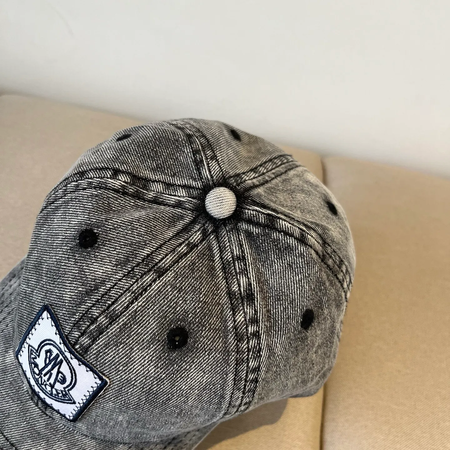P60 MONCLER Mouth Mouth 🎩Good quality, high-end and elegant, super popular 💖The texture is great, it is very easy to match when going out! Fashion trends! A must-have item for going out, the same style for men and women, get it now!