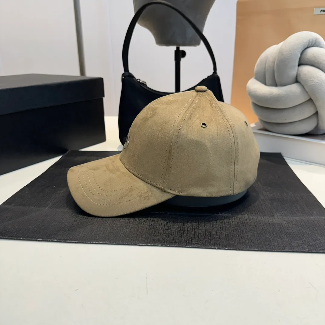 P60 * Moncler masked cotton baseball cap, a treasured item! Paired with exquisite embroidery, versatile colors👌 super flattering and small, same style for men and women, really cool~