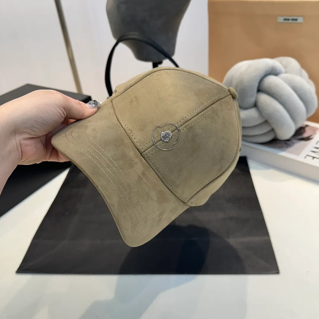 P60 * Moncler masked cotton baseball cap, a treasured item! Paired with exquisite embroidery, versatile colors👌 super flattering and small, same style for men and women, really cool~