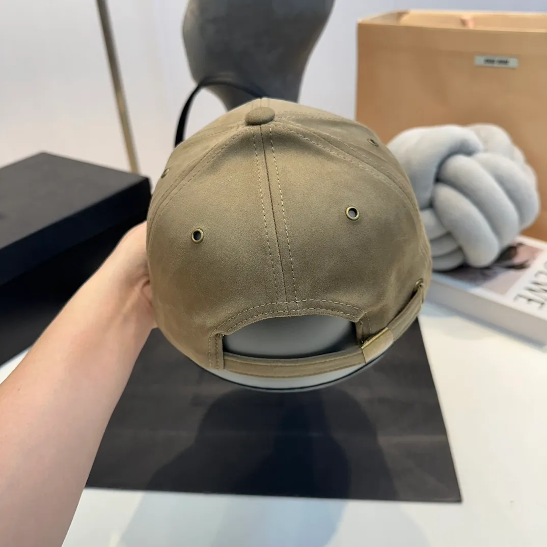 P60 * Moncler masked cotton baseball cap, a treasured item! Paired with exquisite embroidery, versatile colors👌 super flattering and small, same style for men and women, really cool~
