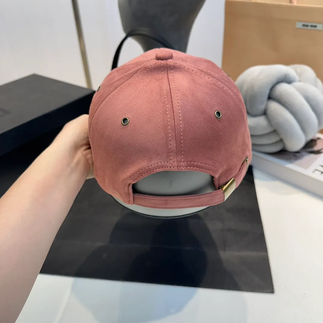 P60 * Moncler masked cotton baseball cap, a treasured item! Paired with exquisite embroidery, versatile colors👌 super flattering and small, same style for men and women, really cool~