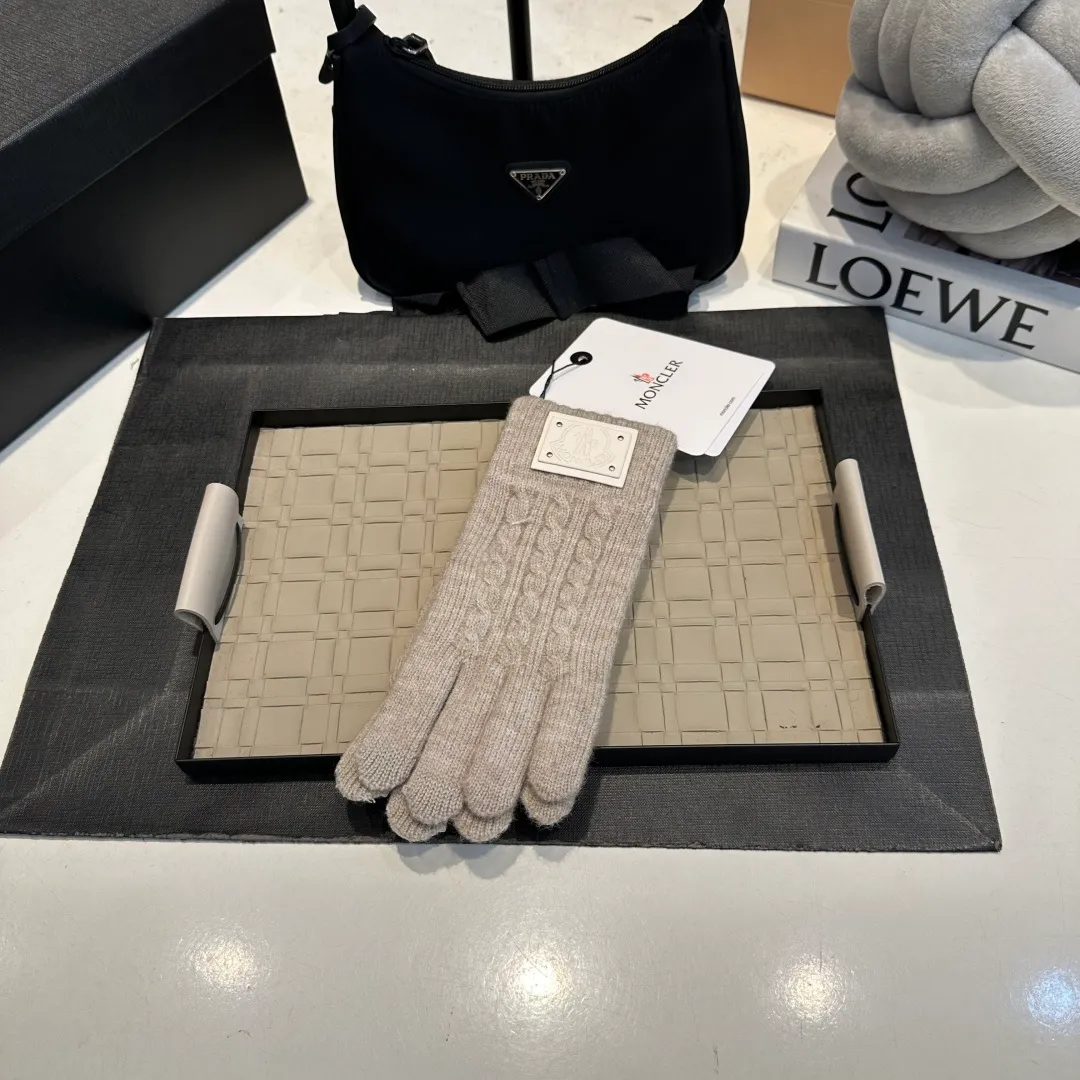 P50 Moncler Suede Gloves for Women with Mouth Mouth, Winter Velvet and Thickened Touch Screen Cycling Bike to Keep Cold and Warm