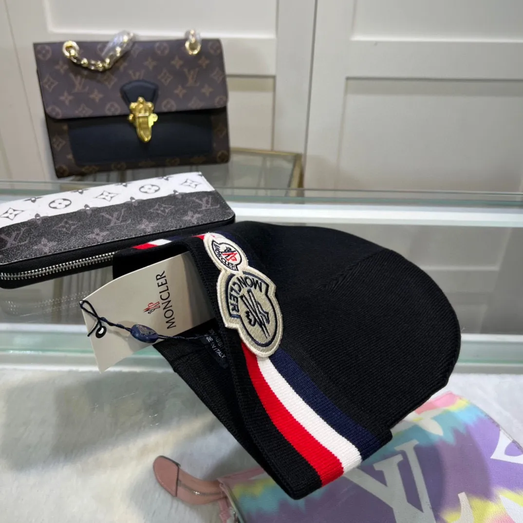P50 comes with dust bag 🌺【MONCLER】Official website classic model, pay attention to the quality, the only one in the market that pays attention to quality details, 70% wool, 30% rabbit fur knitted hat! The same style for men and women, thicker and warmer, fashionable and popular 🌸First-class quality, the best brand for warmth in autumn and winter, order now, limited edition