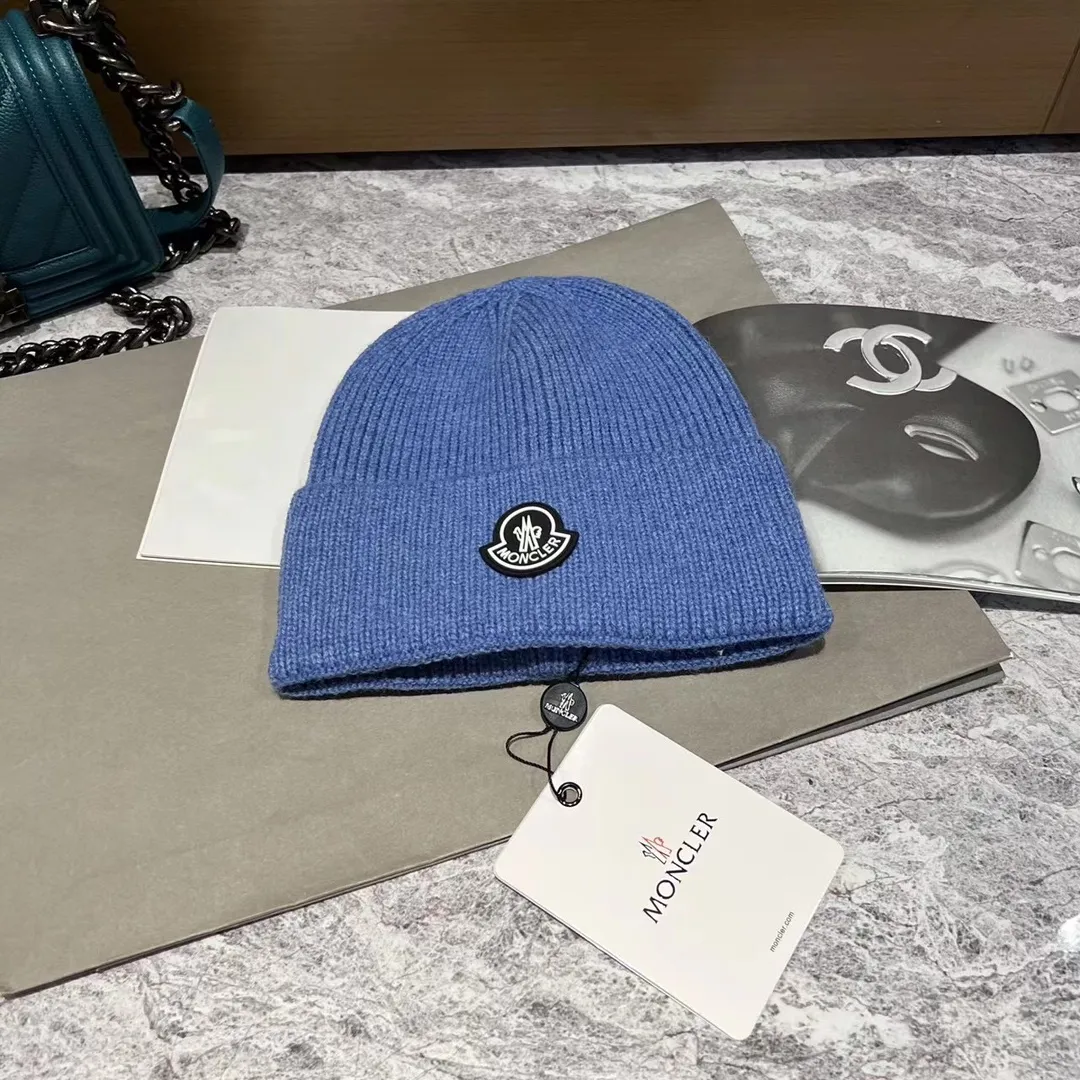 Moncler muzzle knitted hat