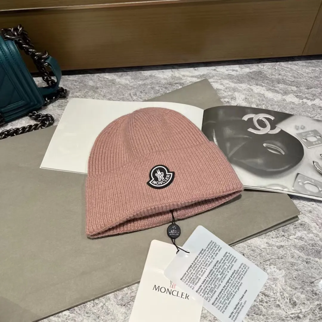 Moncler muzzle knitted hat