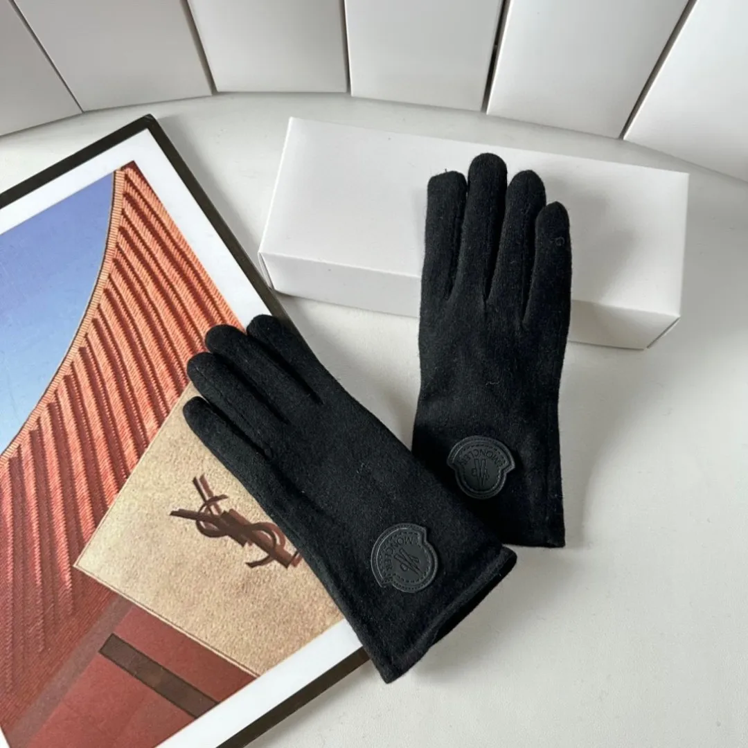 🉐️110 with packaging Moncler new gloves, fashionable gloves, a must-have for autumn and winter, classic and simple💕Super comfortable, soft and versatile!