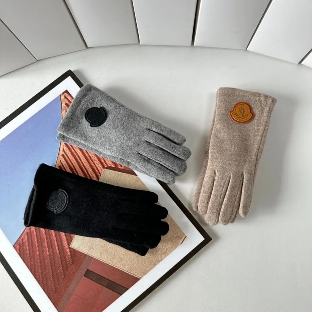 🉐️110 with packaging Moncler new gloves, fashionable gloves, a must-have for autumn and winter, classic and simple💕Super comfortable, soft and versatile!