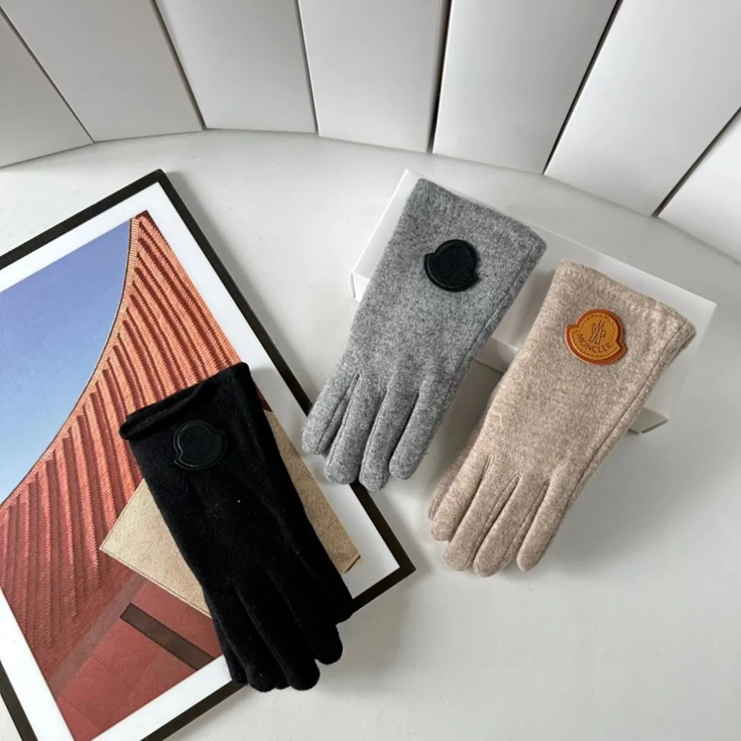 🉐️110 with packaging Moncler new gloves, fashionable gloves, a must-have for autumn and winter, classic and simple💕Super comfortable, soft and versatile!