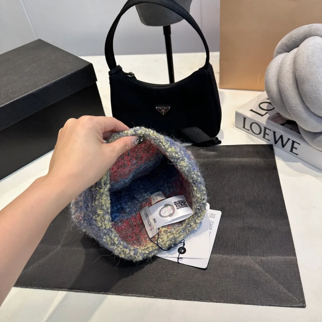 P70 MONCLER🎩 Ancora red knitted hat for women 2025 autumn and winter new Korean style fashionable thickened warm woolen hat