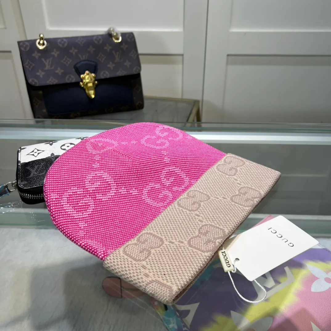 P44 comes with dust bag, the latest wool knitted hat from GUCCI official website, 💓Original replica from the official website. Very soft and skin-friendly, very elastic 💓Texy and very versatile style ~ very warm, a must-have item in autumn and winter, unisex, can be worn by any head size. Really recommended