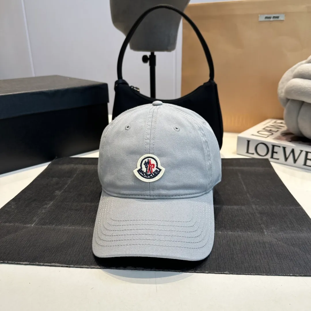 P56 MONCLER new baseball cap, a fashionable street item with a great style, a favorite among Internet celebrities and fashion bloggers! High quality, comfortable and breathable, concave shape looks good