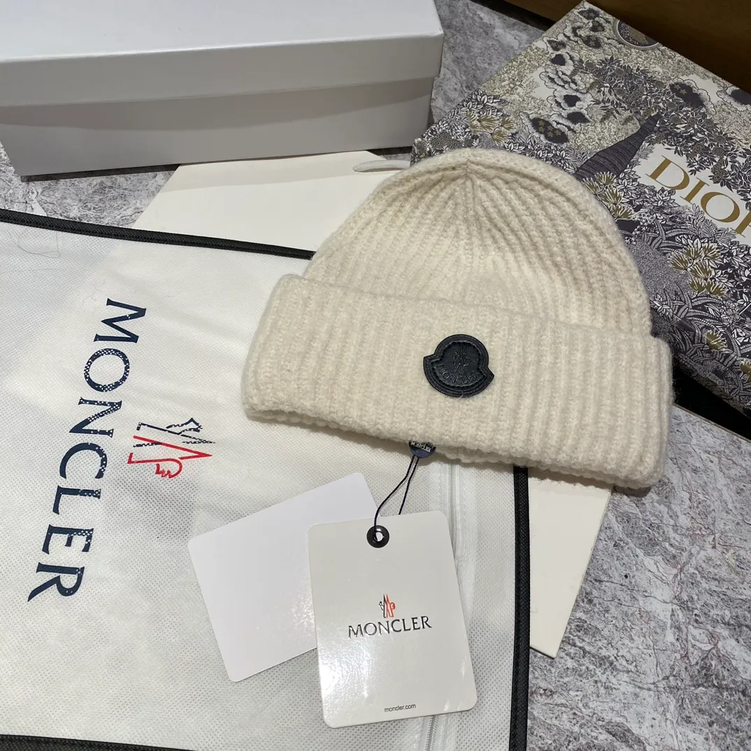 Moncler muzzle wool knitted hat