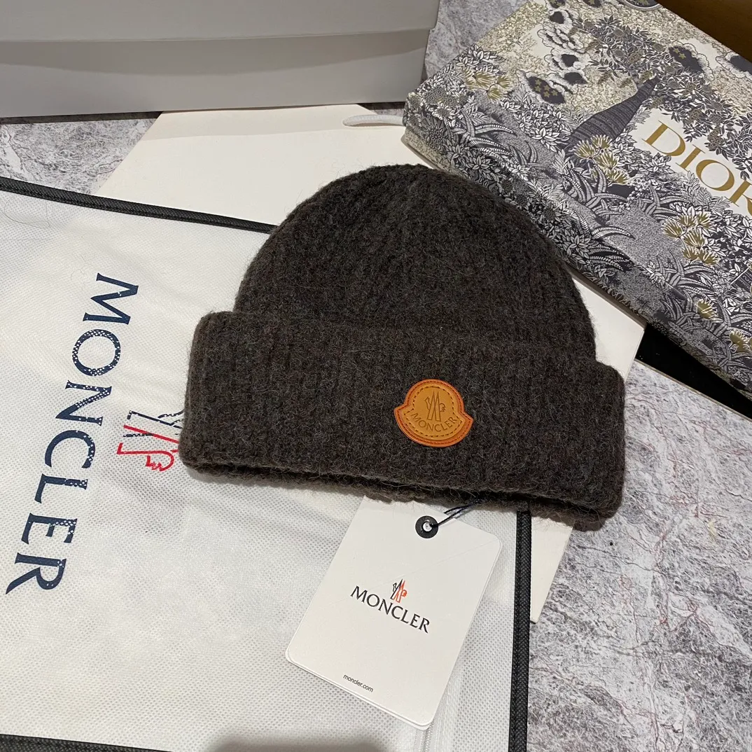 Moncler muzzle wool knitted hat