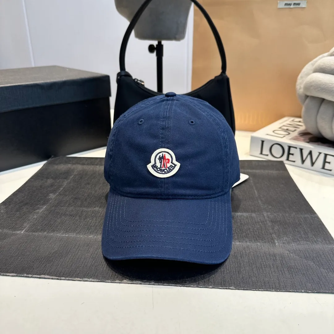 P56 MONCLER new baseball cap, a fashionable street item with a great style, a favorite among Internet celebrities and fashion bloggers! High quality, comfortable and breathable, concave shape looks good