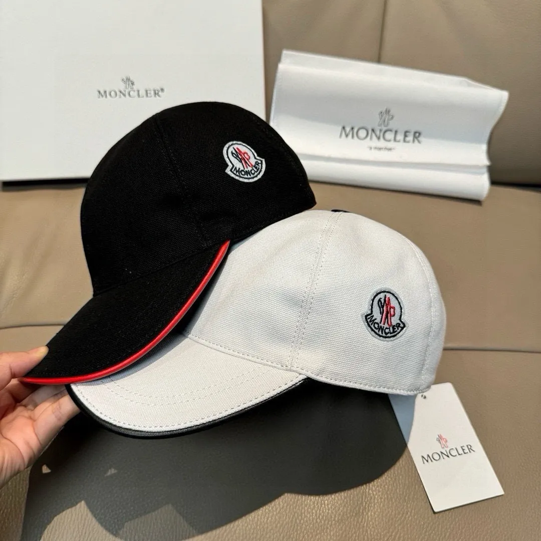 p90., Moncler muzzle classic original baseball cap, classic and popular style, 1:1 mold opening and customization at the counter, original canvas fabric + first layer of cowhide, pure cotton lining, light and breathable! The quality is great, the basic head circumference is 56cm, and the patch is adjustable.