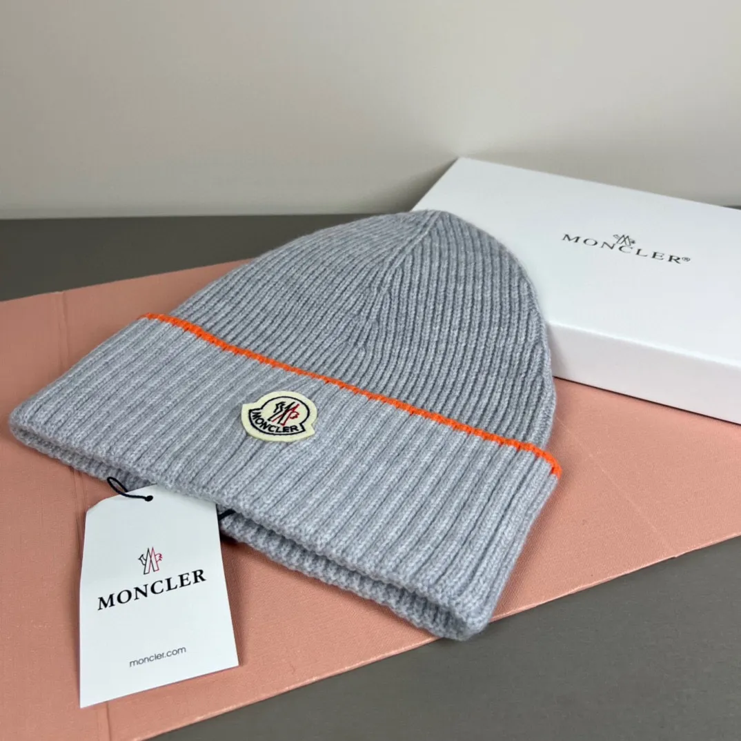 P50 comes with dust bag MONCLER mouth covering 🎩Good quality, high-end atmosphere, super popular 💖The texture is great, it’s great to match when out on the street! Fashion trends! A must-have item for going out, the same style for men and women, get it now!