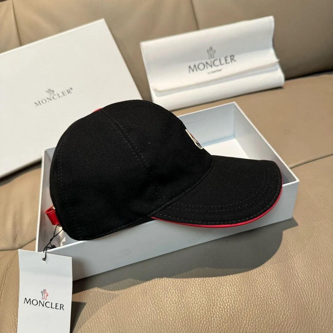 p90., Moncler's new original baseball cap, 1:1 mold opening at the counter, new three-dimensional embroidery, original canvas + first-layer cowhide, pure cotton lining, light and breathable! The quality is great, the basic head circumference is 56cm, and the patch is adjustable.