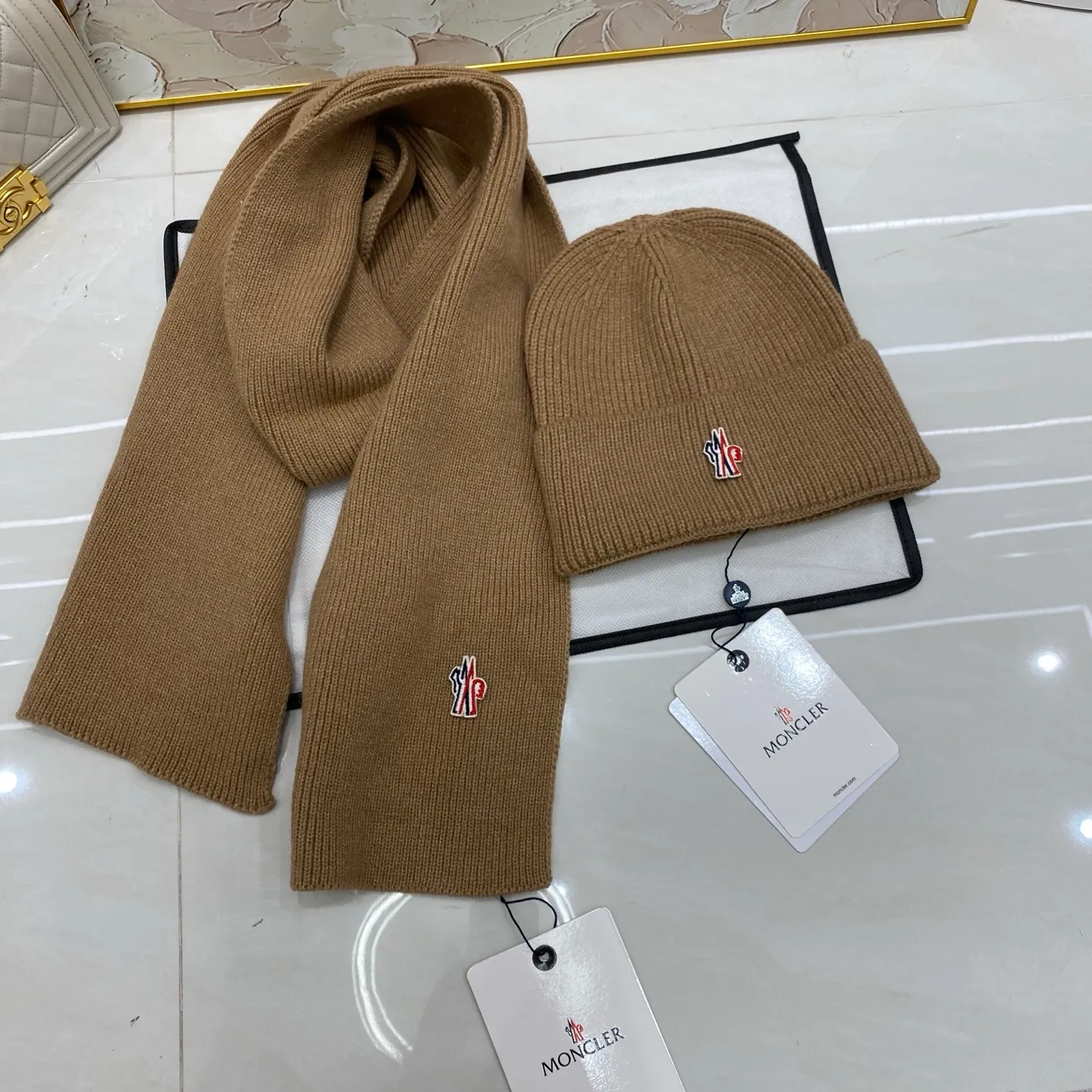 Moncler cashmere knitted hat + scarf🧣