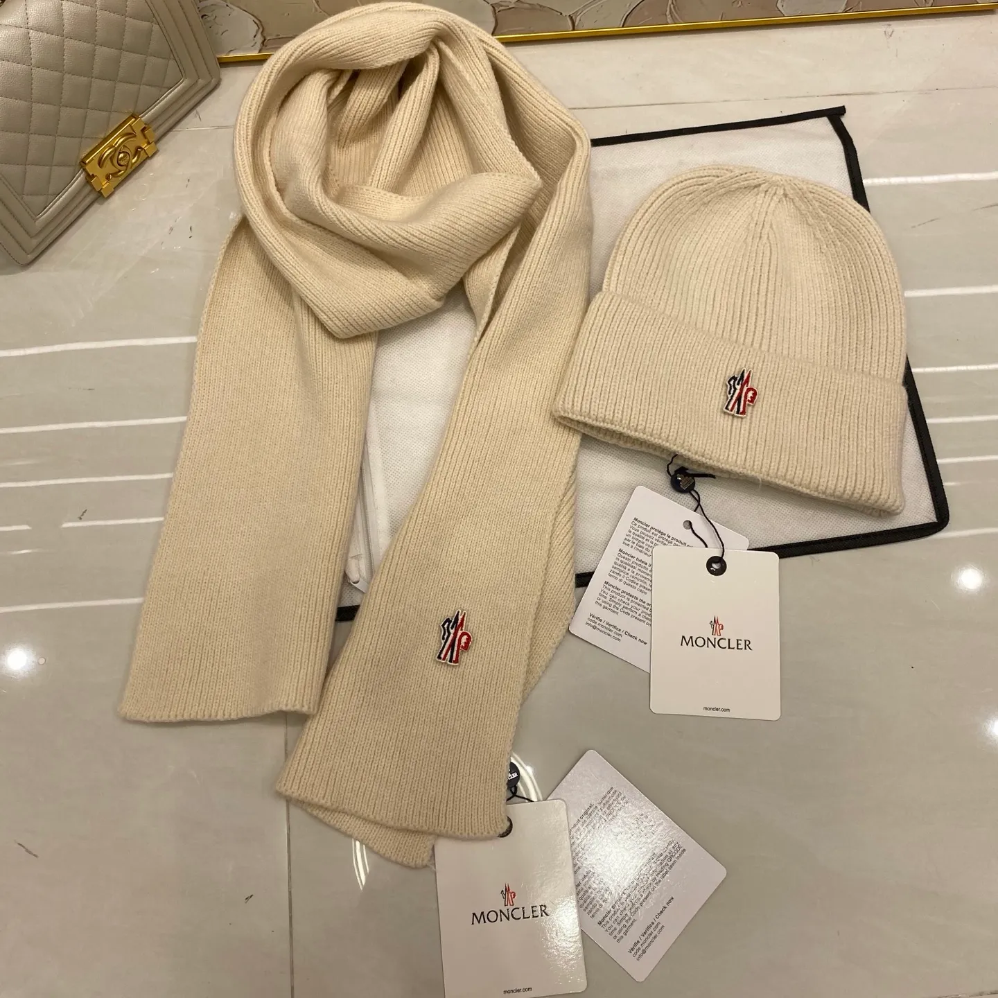 Moncler cashmere knitted hat + scarf🧣