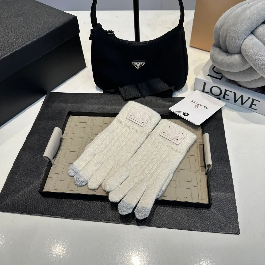 P50 Moncler Suede Gloves for Women with Mouth Mouth, Winter Velvet and Thickened Touch Screen Cycling Bike to Keep Cold and Warm