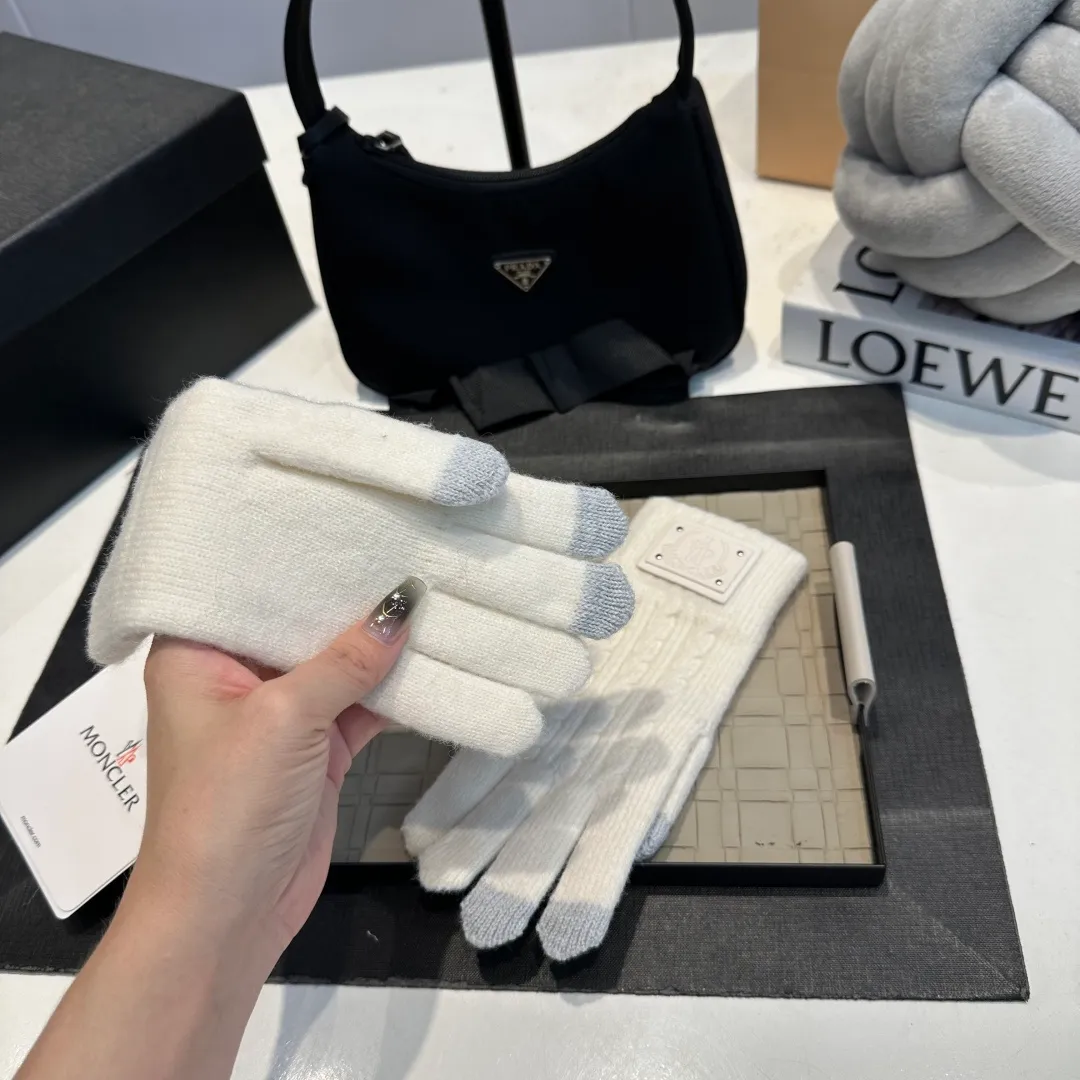 P50 Moncler Suede Gloves for Women with Mouth Mouth, Winter Velvet and Thickened Touch Screen Cycling Bike to Keep Cold and Warm