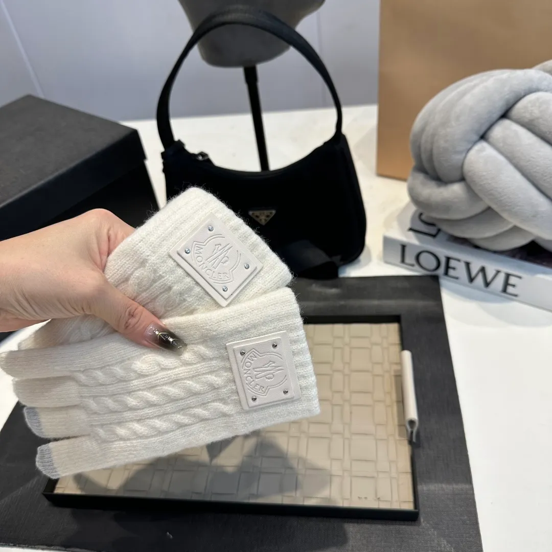 P50 Moncler Suede Gloves for Women with Mouth Mouth, Winter Velvet and Thickened Touch Screen Cycling Bike to Keep Cold and Warm