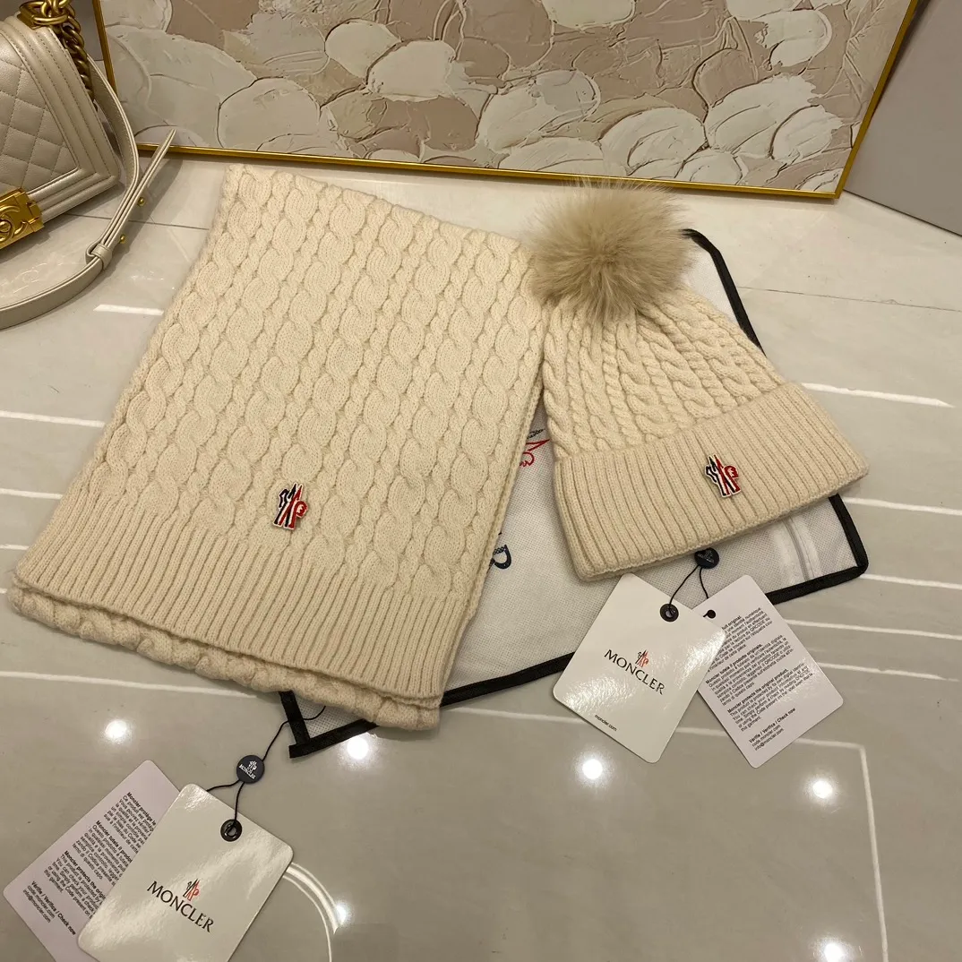 Moncler Mouth Covered Twist Cashmere Knitted Hat (Fox Fur Ball) + Scarf🧣