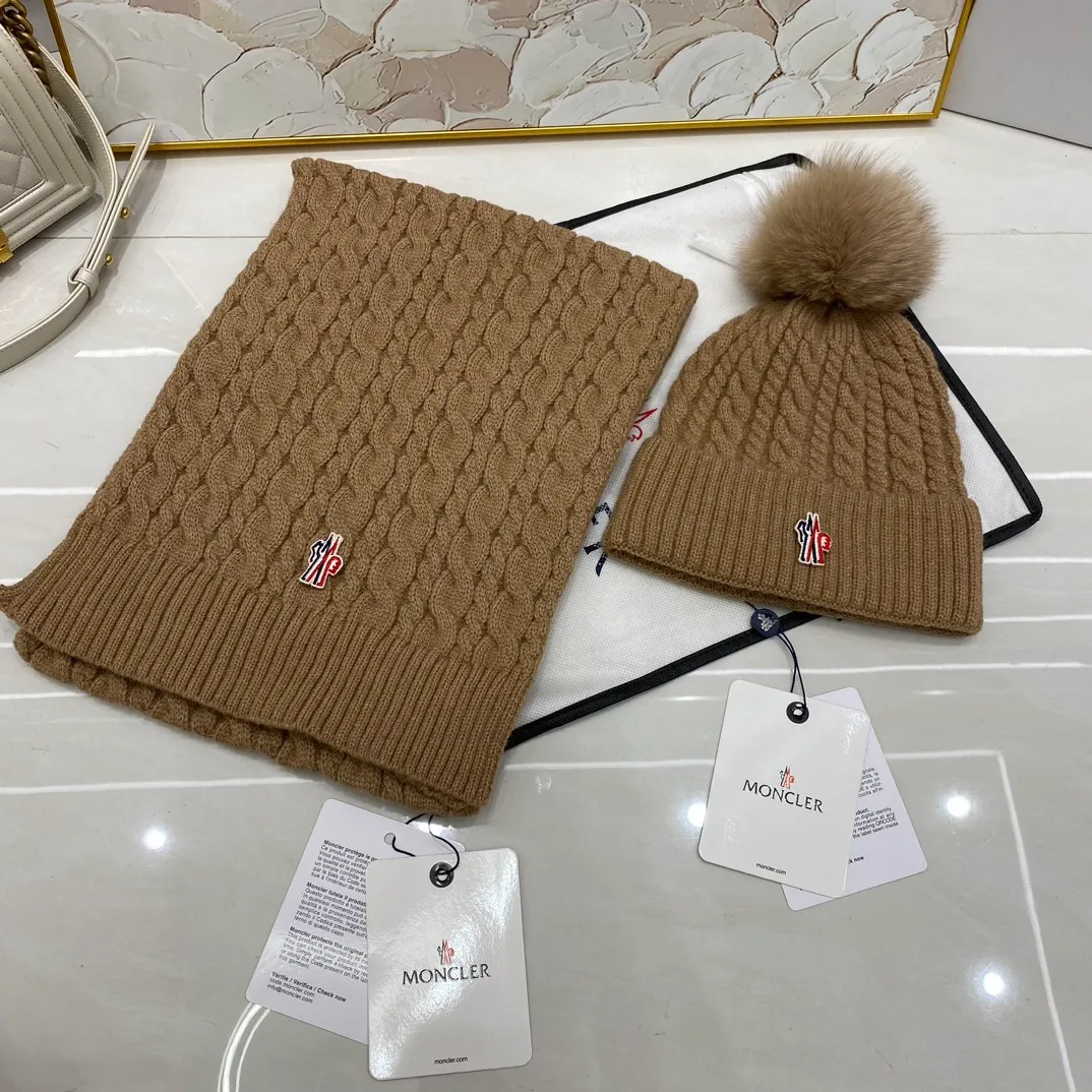 Moncler Mouth Covered Twist Cashmere Knitted Hat (Fox Fur Ball) + Scarf🧣