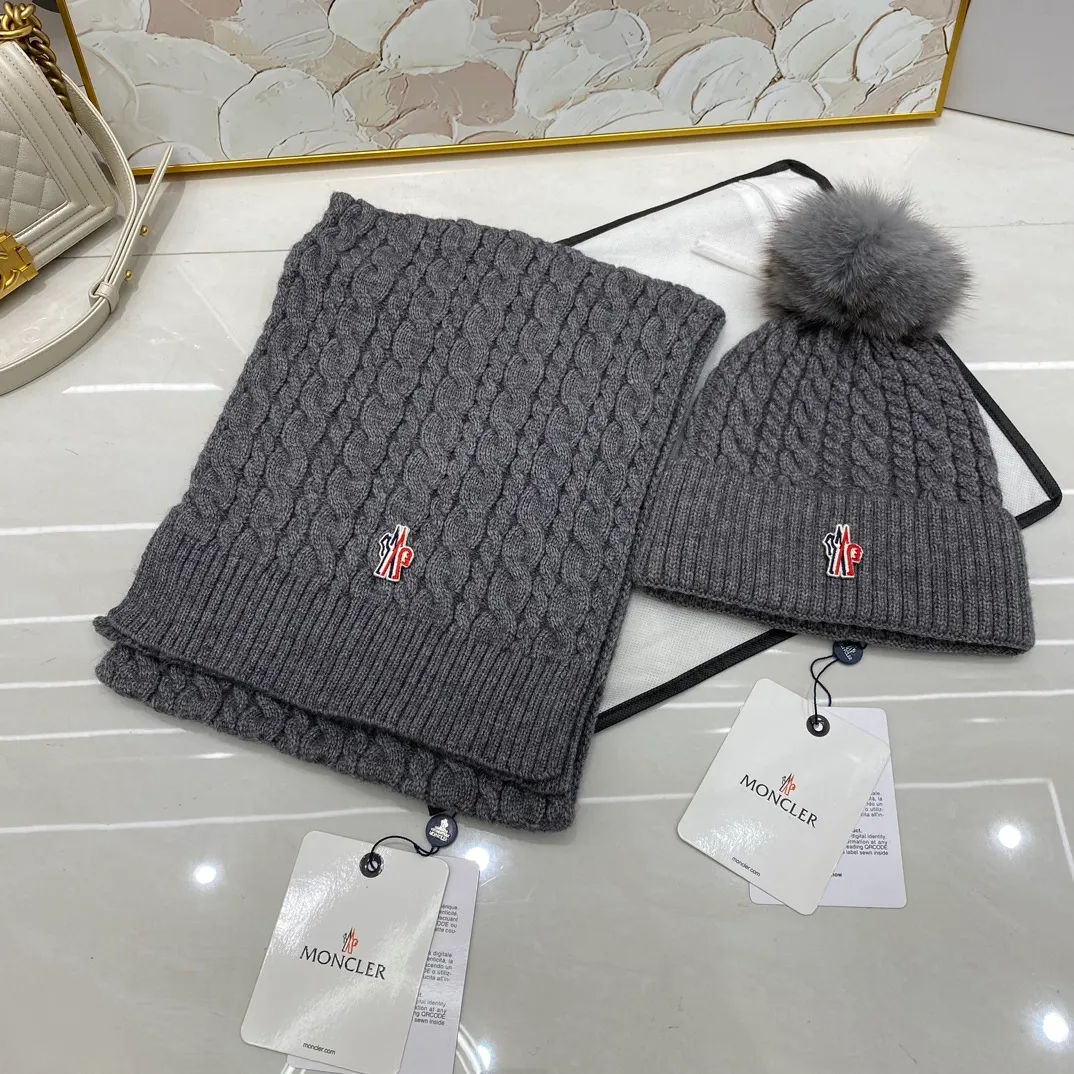 Moncler Mouth Covered Twist Cashmere Knitted Hat (Fox Fur Ball) + Scarf🧣