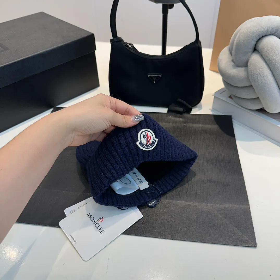 P50 MONCLER Mouth Fashion Pearl Stripe Knitted Hat Women's Thickened Winter Warm Wool Hat Women's Versatile Pullover Hat