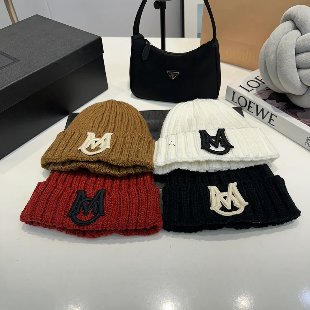 P58 Moncler 💥 Official website classic knitted hat, replica of the original. Very soft and skin-friendly, very elastic 💓 Textured and very versatile style ~ Warm cashmere woolen hat, one size fits all and elastic ~ Unisex, can be worn by any head size. Super quality, highly recommended