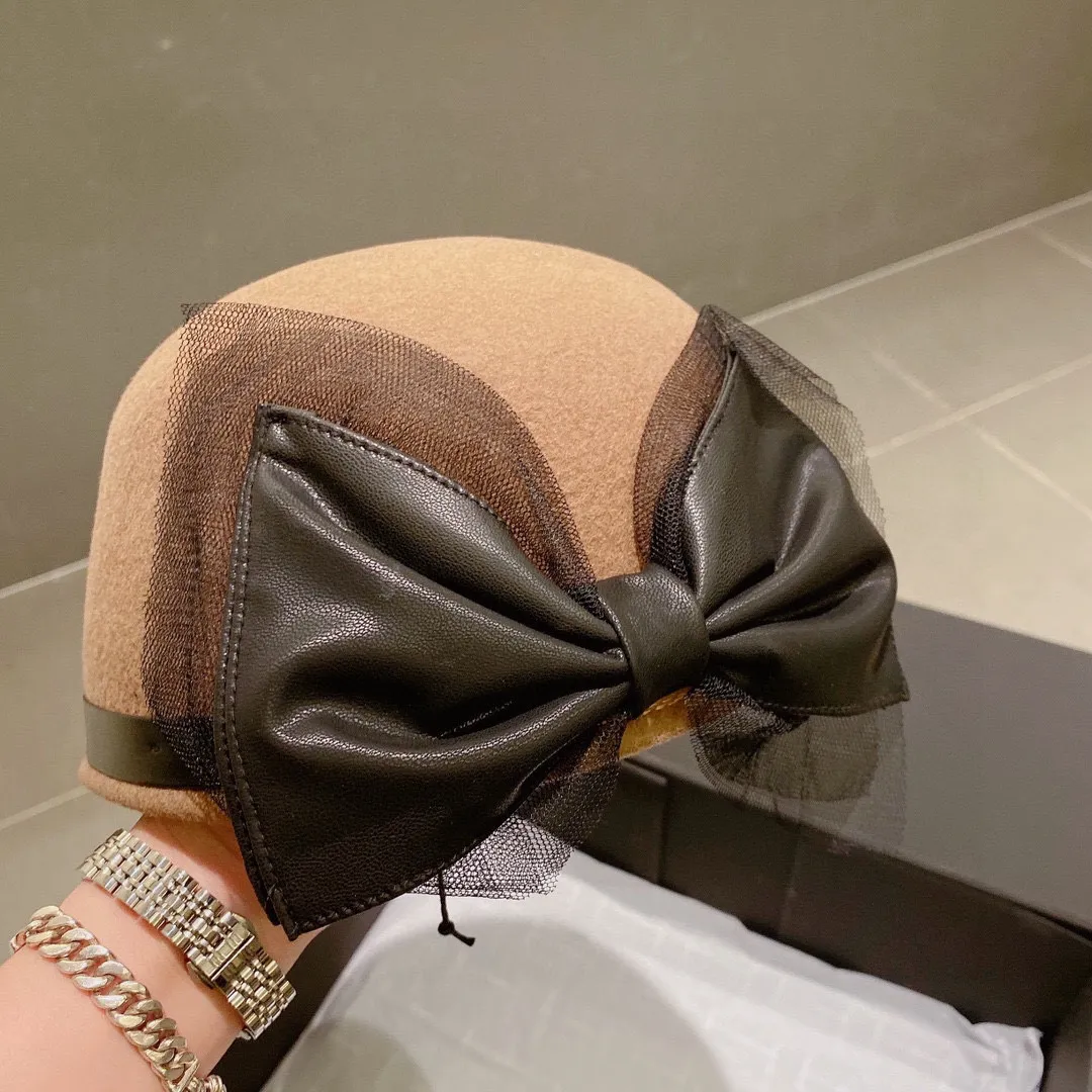 Random model 170¥ Gucci 2022 new autumn and winter wool peaked cap, 100% wool fabric, peaked knight hat, versatile style, black and khaki, head circumference 57cm