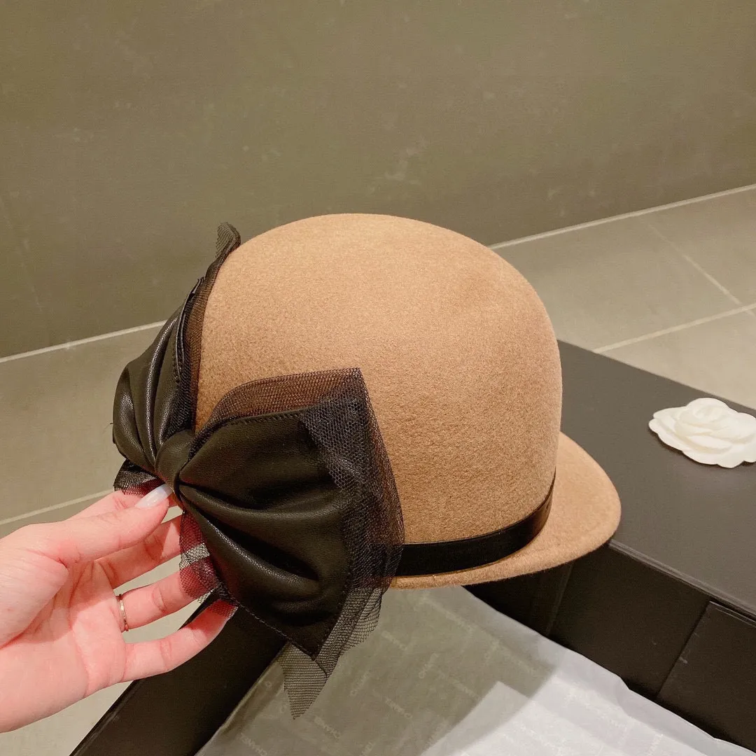 Random model 170¥ Gucci 2022 new autumn and winter wool peaked cap, 100% wool fabric, peaked knight hat, versatile style, black and khaki, head circumference 57cm