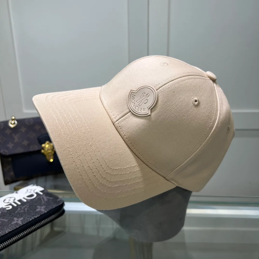 P48 comes with dust bag MONCLER mouth covering 🎩Good quality, high-end atmosphere, super popular 💖The texture is great, it is very easy to match when out on the street! Fashion trends! A must-have item for going out, the same style for men and women, get it now!