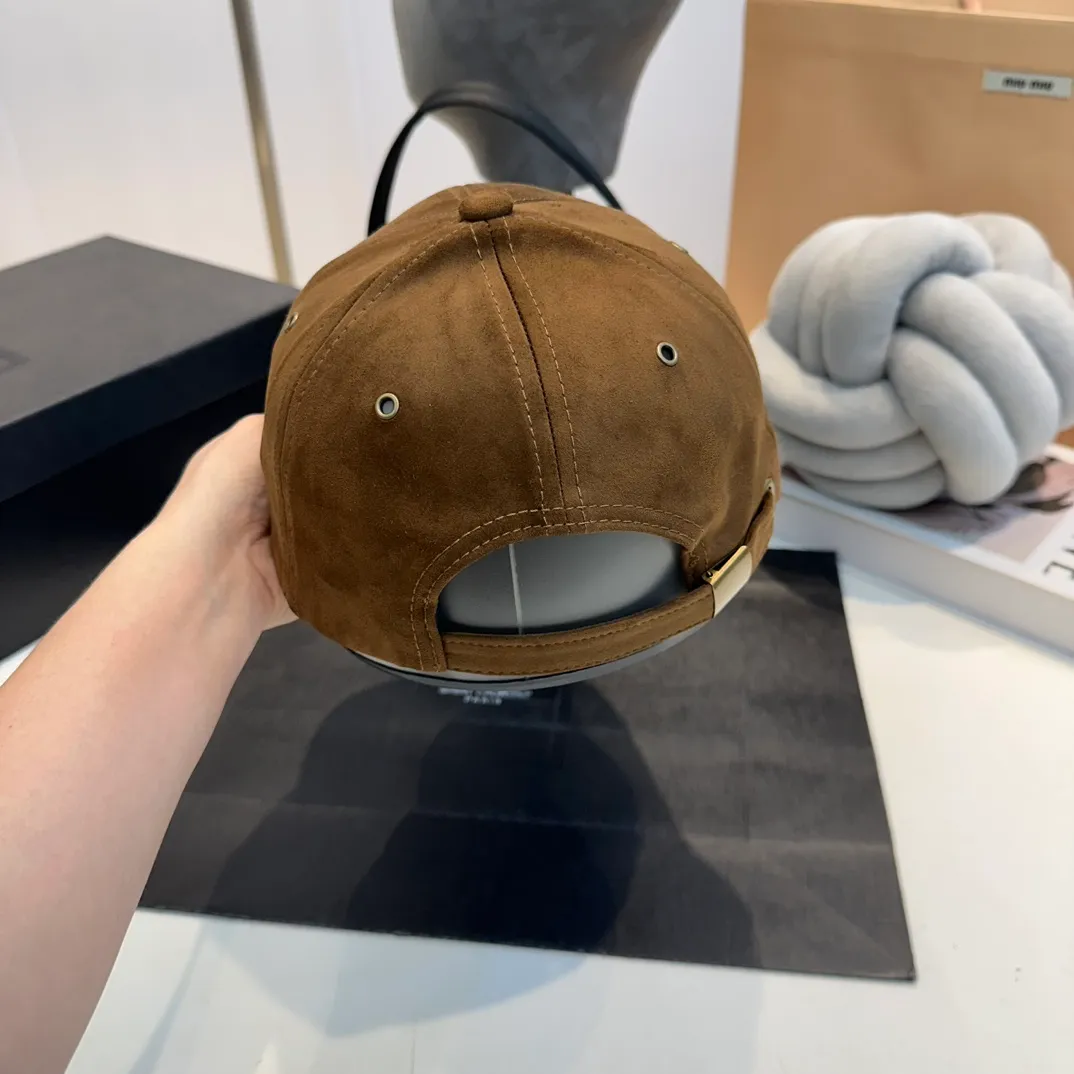 P60 * Moncler masked cotton baseball cap, a treasured item! Paired with exquisite embroidery, versatile colors👌 super flattering and small, same style for men and women, really cool~