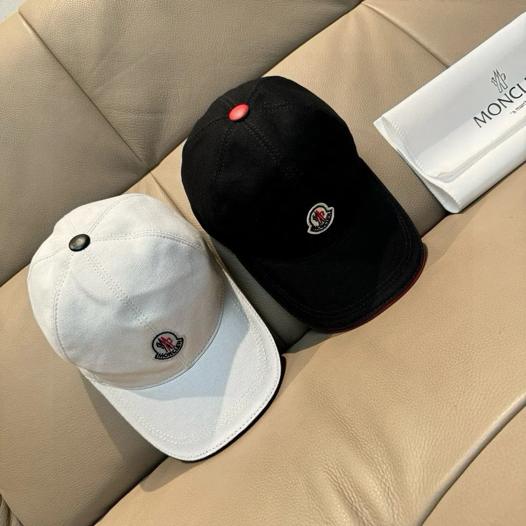 p90., Moncler's new original baseball cap, 1:1 mold opening at the counter, new three-dimensional embroidery, original canvas + first-layer cowhide, pure cotton lining, light and breathable! The quality is great, the basic head circumference is 56cm, and the patch is adjustable.