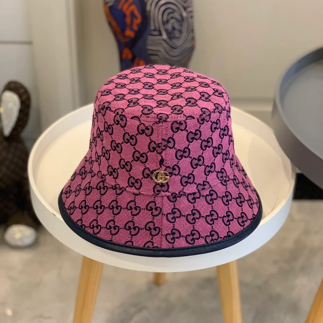 p100 Gucci presbyopic rose girly canvas bucket hat. Compared with the large-brimmed fisherman, this fisherman's size is more suitable for everyday use. Versatile colors, can span spring, summer, autumn and winter😝 Customized density and high-quality fabrics, great three-dimensionality! Fairy's daily matching! Spot goods!