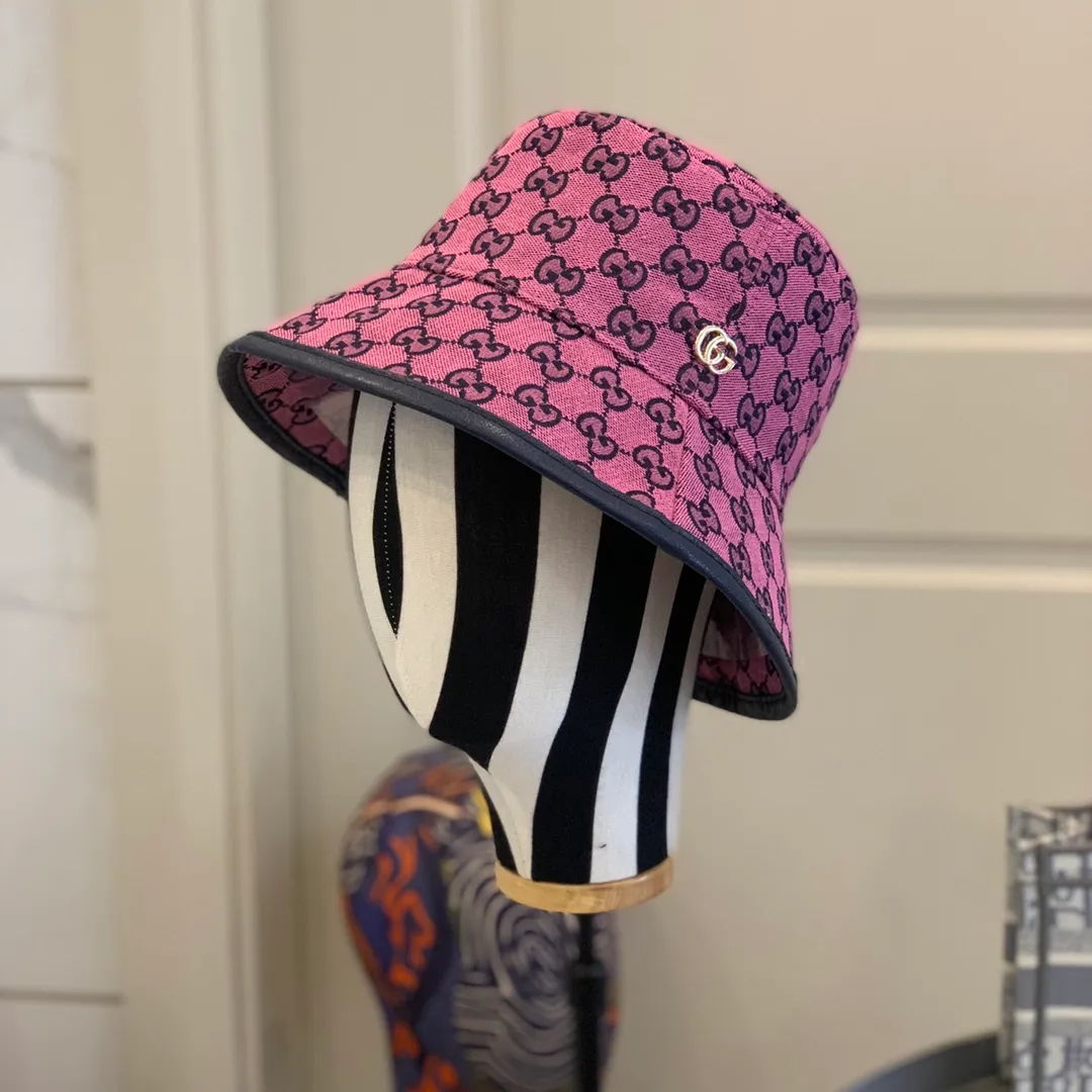 p100 Gucci presbyopic rose girly canvas bucket hat. Compared with the large-brimmed fisherman, this fisherman's size is more suitable for everyday use. Versatile colors, can span spring, summer, autumn and winter😝 Customized density and high-quality fabrics, great three-dimensionality! Fairy's daily matching! Spot goods!