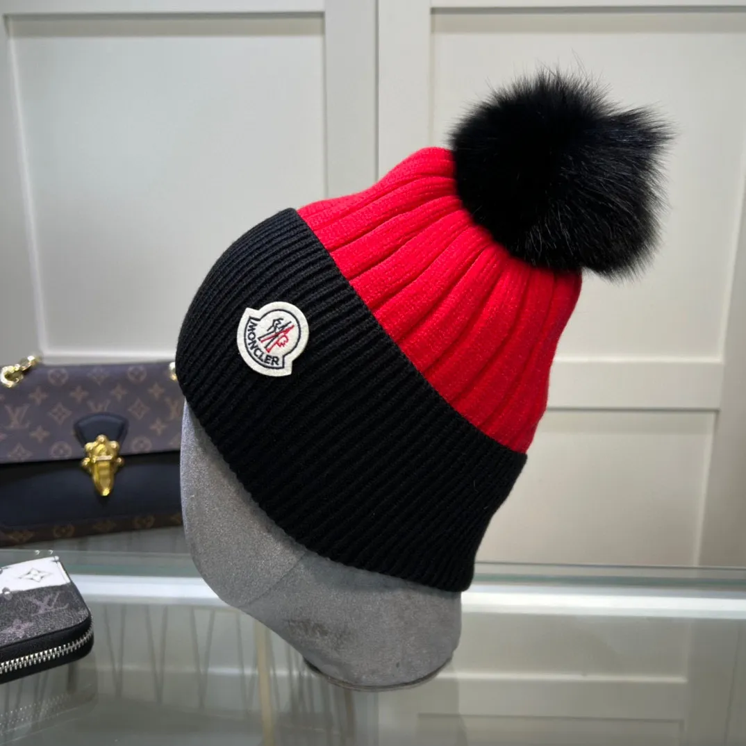 P80 comes with dust bag MONCLER Mouth Covered 🎩 Wool knitted beanie, the ball is removable and can be matched as you like, good quality, high-end, and super soft! Super hot💖The texture is great and it’s great to match when out on the street! Fashion trends! A must-have item for winter, the same style for men and women, get it now!