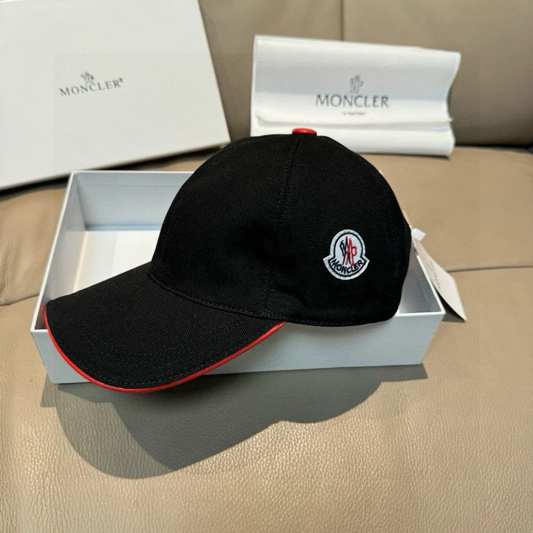 p90., Moncler muzzle classic original baseball cap, classic and popular style, 1:1 mold opening and customization at the counter, original canvas fabric + first layer of cowhide, pure cotton lining, light and breathable! The quality is great, the basic head circumference is 56cm, and the patch is adjustable.