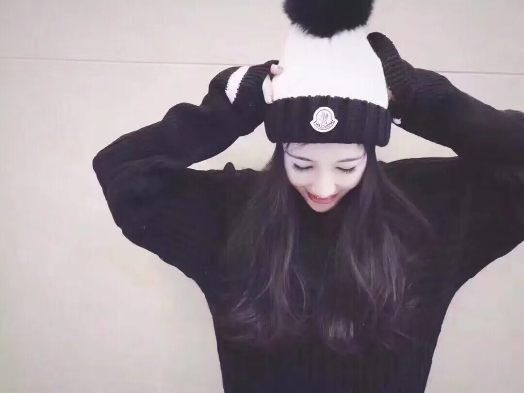 MONCLER Mouth Mouth Beanie Hat