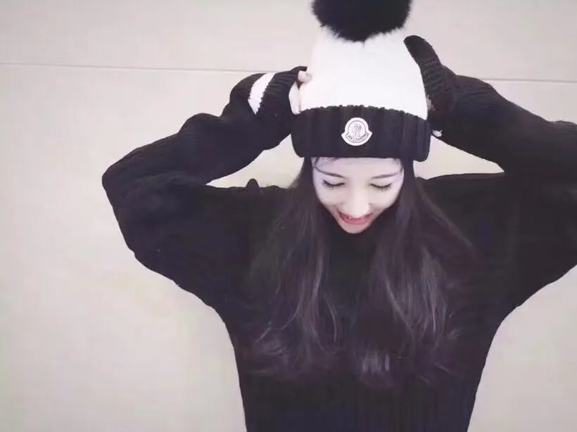 MONCLER Mouth Mouth Beanie Hat