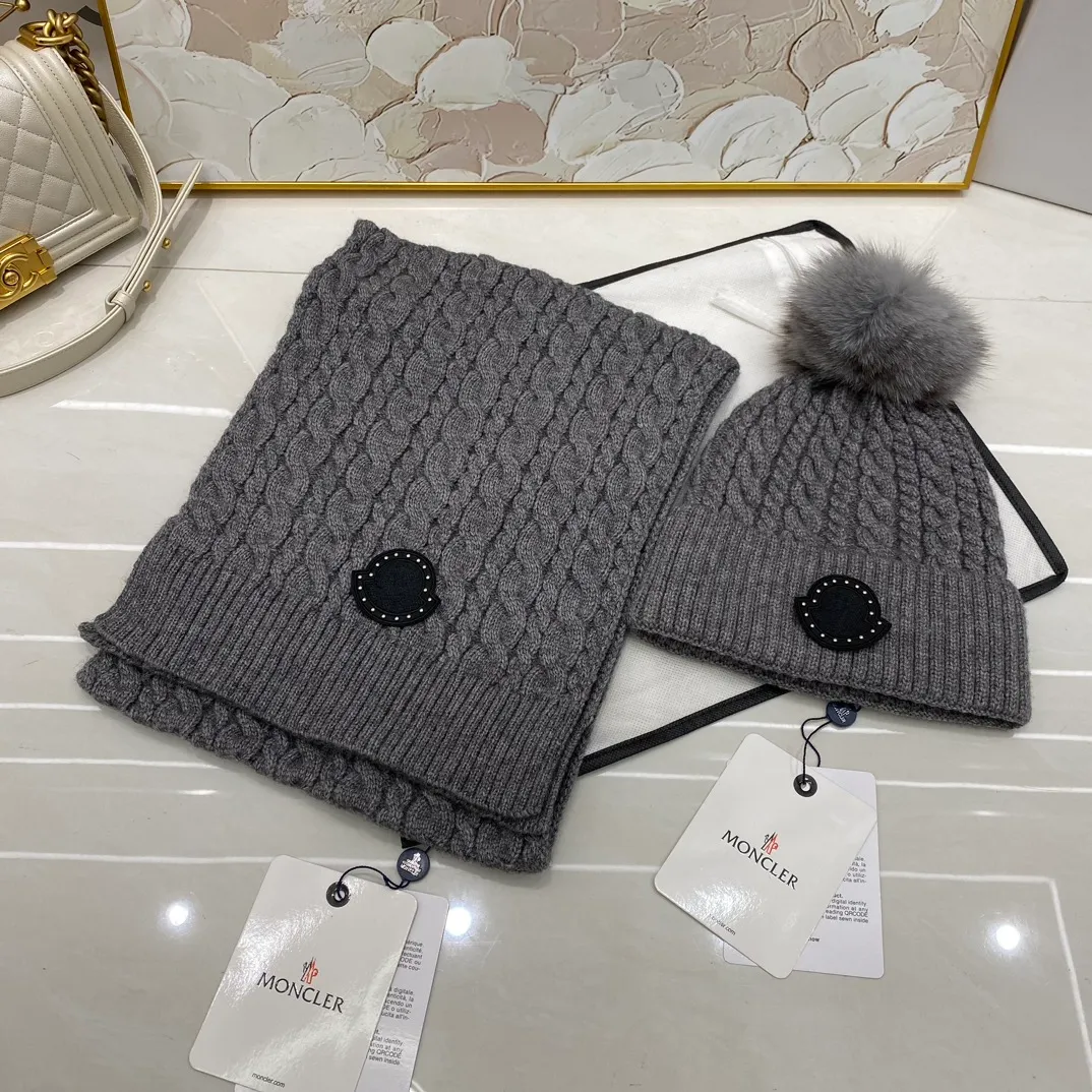 Moncler Mouth Covered Twist Cashmere Knitted Hat (Fox Fur Ball) + Scarf🧣