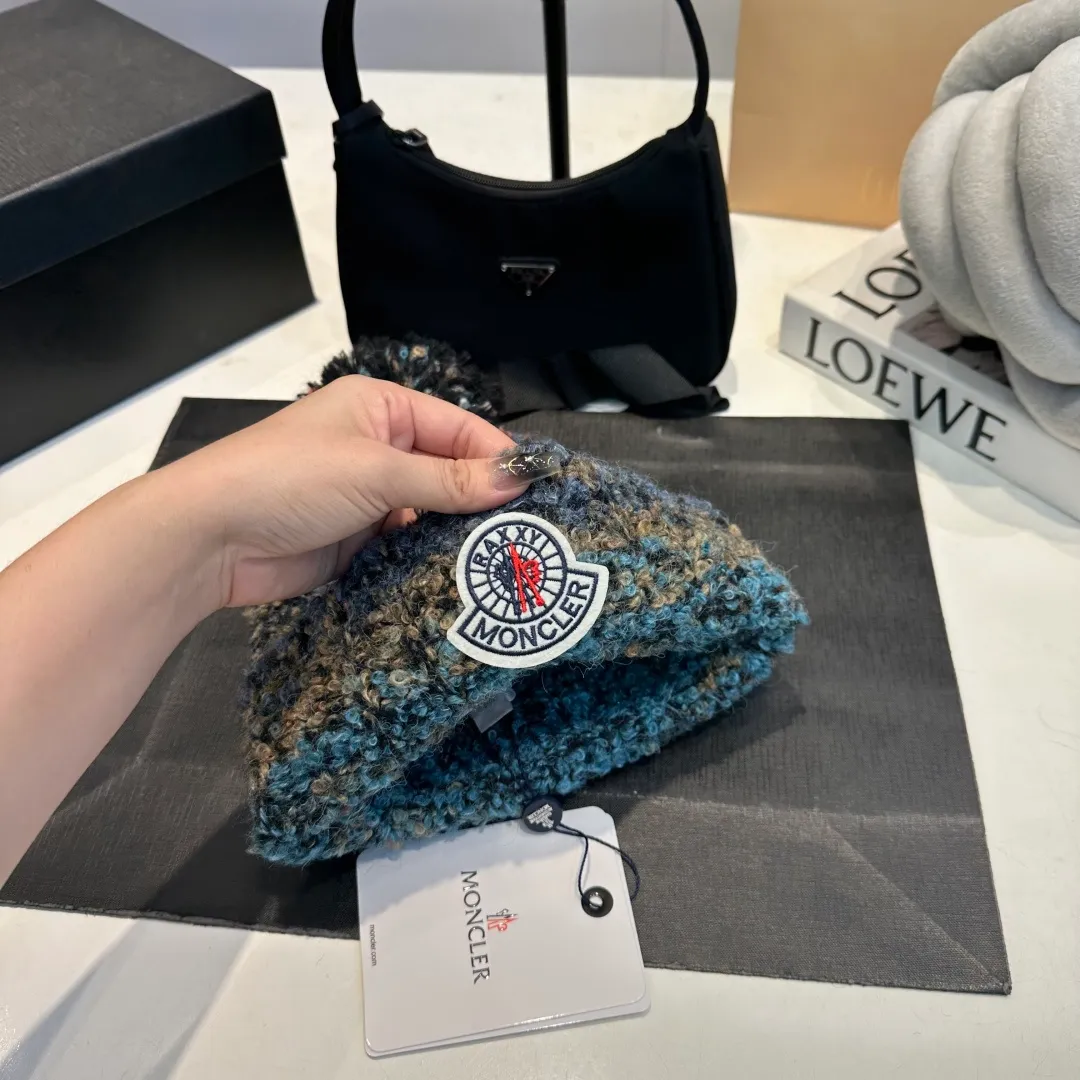P70 MONCLER🎩 Ancora red knitted hat for women 2025 autumn and winter new Korean style fashionable thickened warm woolen hat