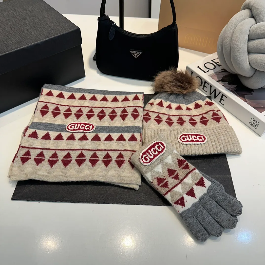 P180 Gucci Gucci scarf, gloves, hat three-piece set, casual and versatile, rabbit wool + cashmere knitted scarf and hat set, warm and fashionable, comfortable and soft texture, versatile style, unisex 💑couple style 😱[wit] winter warm series